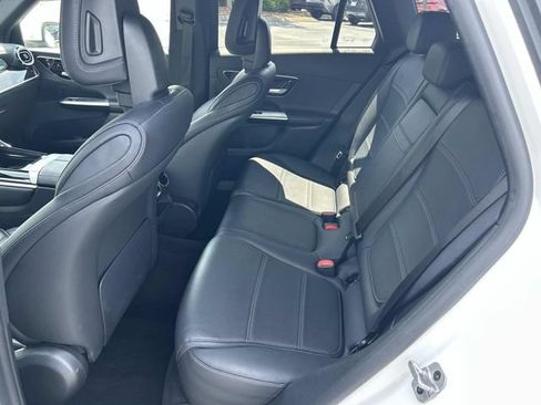 Used 2024 Mercedes-Benz GLC 300 4MATIC image 19