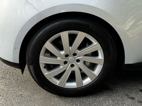 Used 2025 Land Rover Range Rover SE image 4