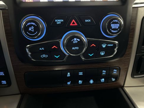 Used 2018 RAM 1500 Laramie w/ Convenience Group image 16