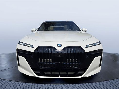 Certified 2023 BMW 760i xDrive AWD/4WD image 8