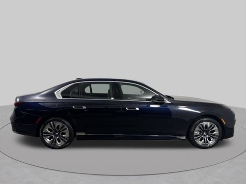 Used 2023 BMW i7 xDrive60 AWD/4WD image 35