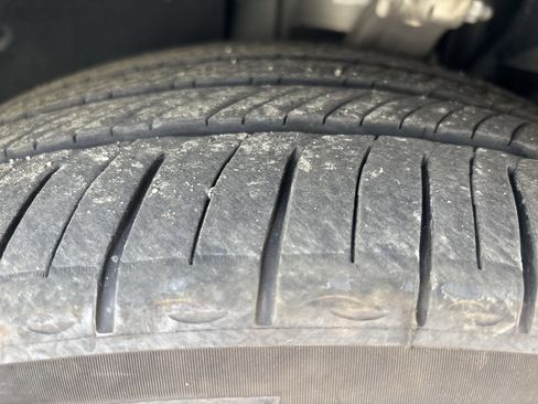 Used 2023 BMW iX xDrive50 w/ Premium Package image 28