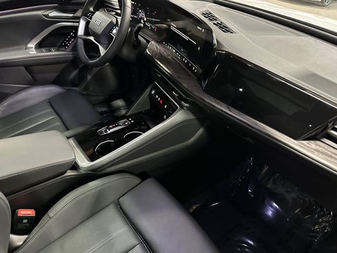 Used 2025 Audi Q5 Premium w/ Premium Plus AWD/4WD image 15