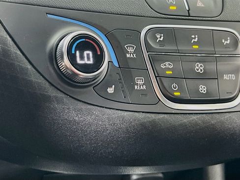 Used 2022 Chevrolet Malibu LT FWD image 19