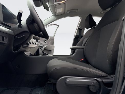 Used 2024 Hyundai Kona SE image 11