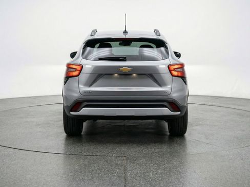 Used 2025 Chevrolet Trax LT w/ LT Convenience Package FWD image 7