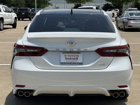Used 2022 Toyota Camry XSE FWD image 5