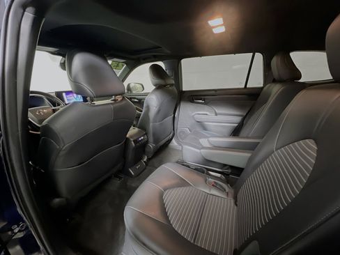 Used 2023 Toyota Highlander XSE image 29