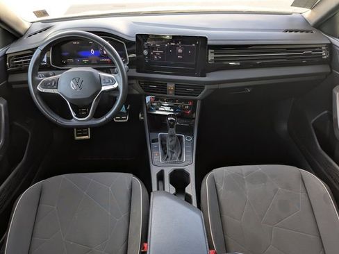 Used 2025 Volkswagen Jetta Sport image 16