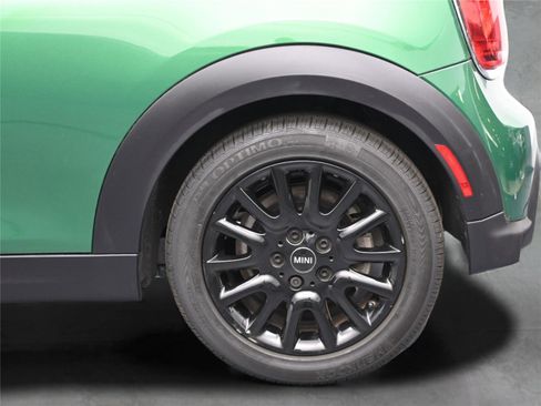 Used 2022 MINI Cooper 2-Door Hardtop image 7