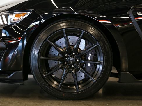 Used 2016 Ford Mustang Shelby GT350 w/ Technology Package RWD image 17