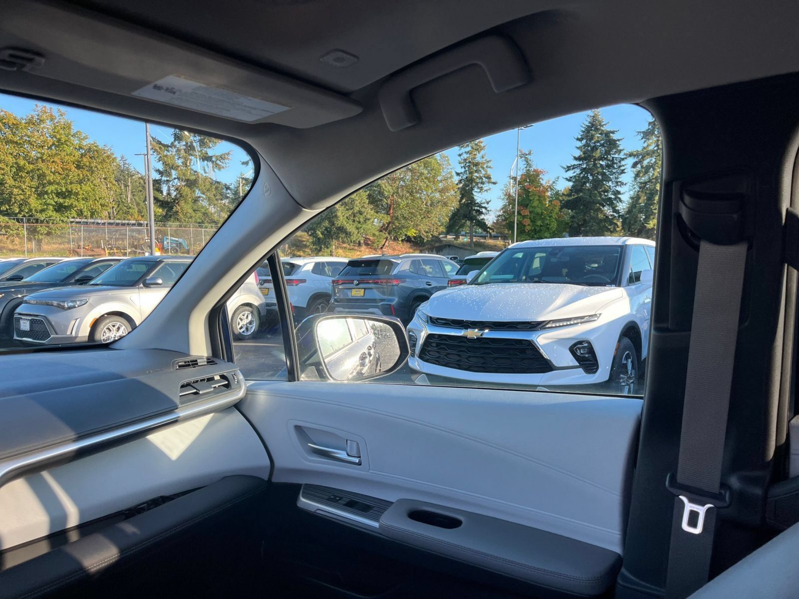 Used 2025 Toyota Sienna XLE FWD image 37