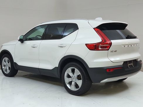 Used 2020 Volvo XC40 T4 Momentum FWD image 5