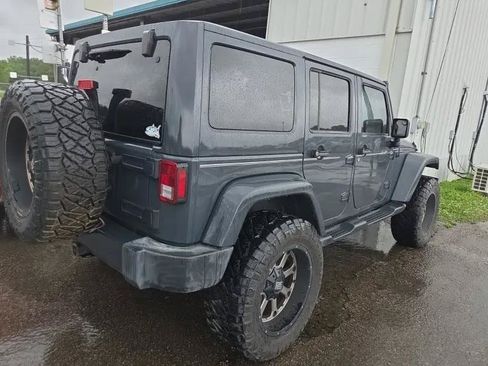 Used 2017 Jeep Wrangler Unlimited Sahara w/ Dual Top Group AWD/4WD image 3