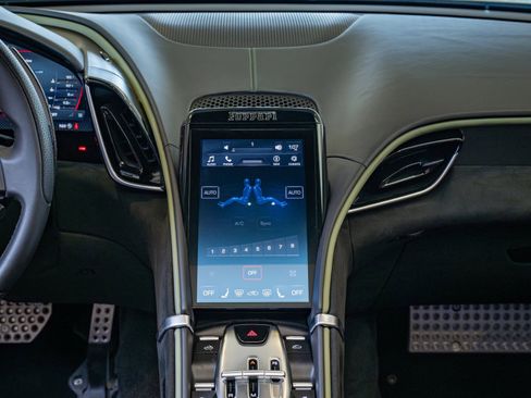 Used 2024 Ferrari Roma Spider image 16