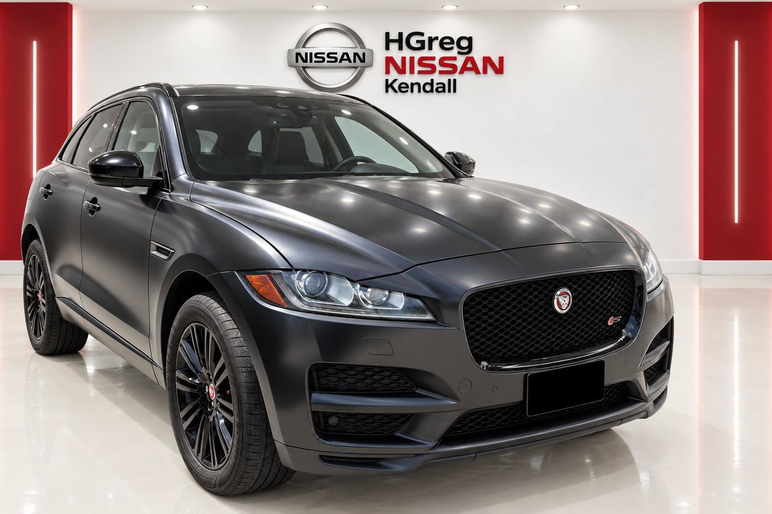 Used 2017 Jaguar F-PACE Premium AWD/4WD image 2