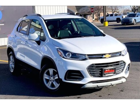 Used 2021 Chevrolet Trax LT image 2