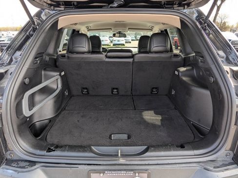 Used 2016 Jeep Cherokee Trailhawk w/ Cold Weather Group AWD/4WD image 13