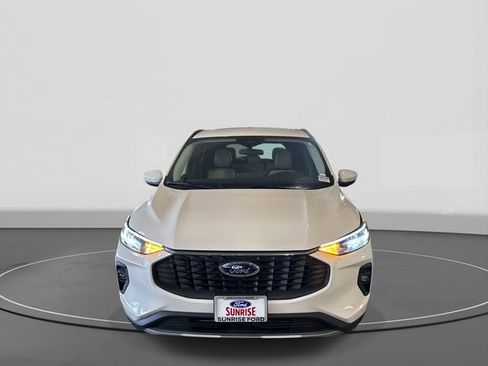 Used 2025 Ford Escape SE image 3