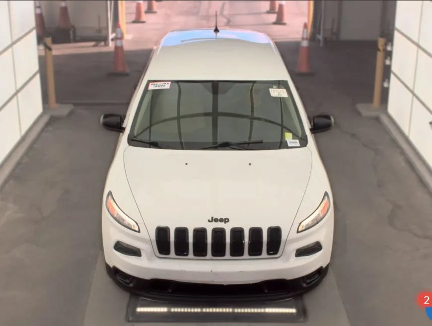 Used 2017 Jeep Cherokee Sport FWD image 3