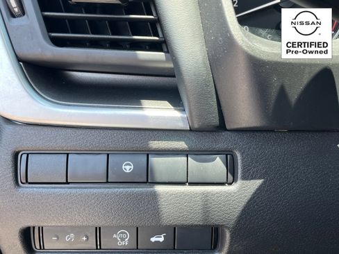 Certified 2025 Nissan Rogue SV FWD image 28