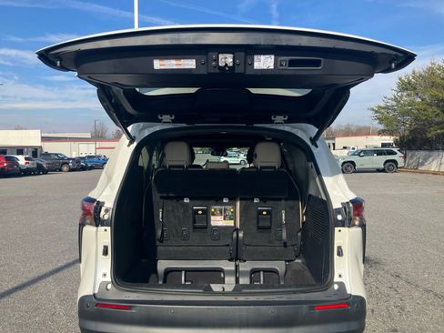 Used 2021 Toyota Sienna XLE image 18
