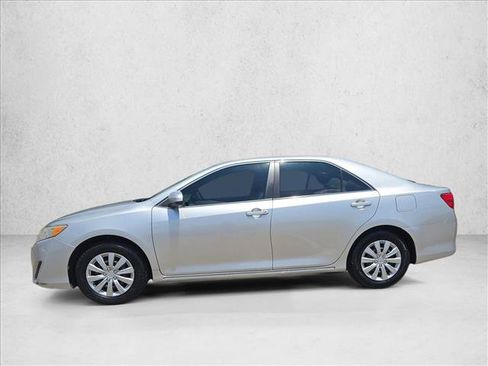 Used 2013 Toyota Camry LE FWD image 8