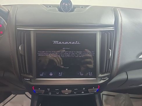 Used 2024 Maserati Levante GT Ultima image 9