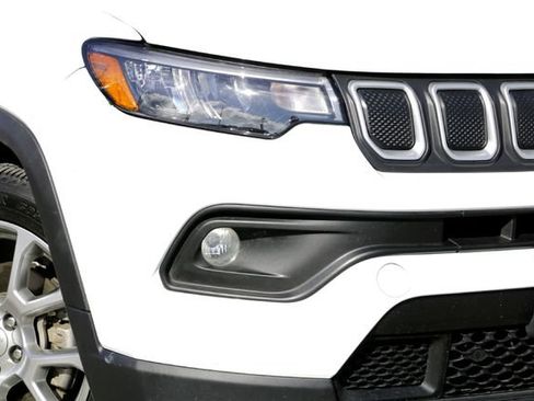 Used 2022 Jeep Compass Latitude AWD/4WD image 3