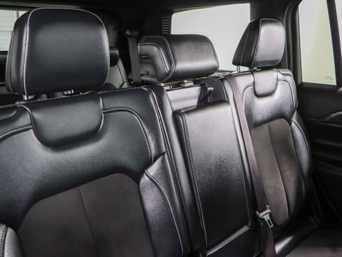 Used 2022 Jeep Grand Cherokee L Laredo image 28