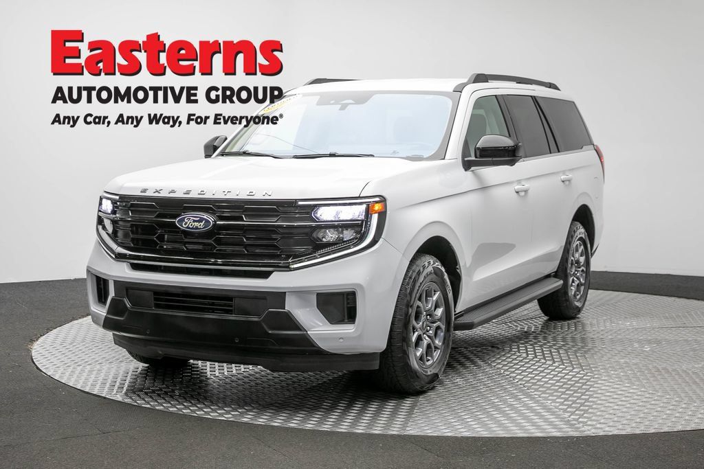Used 2025 Ford Expedition Active AWD/4WD image 1