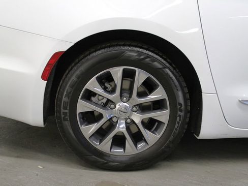 Used 2023 Chrysler Pacifica Pinnacle image 40