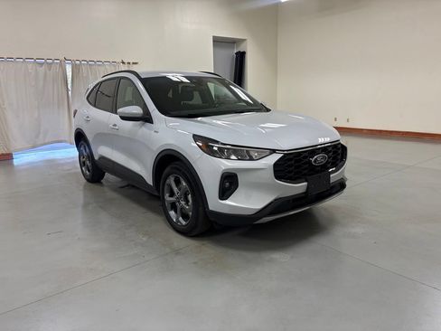 Used 2025 Ford Escape ST-Line Select AWD/4WD image 2