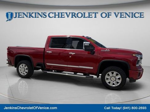 Used 2024 Chevrolet Silverado 2500 High Country w/ High Country Premium Package AWD/4WD image 2