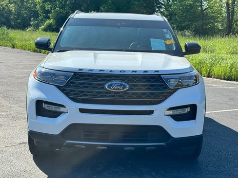 Used 2023 Ford Explorer XLT w/ Equipment Group 202A AWD/4WD image 2