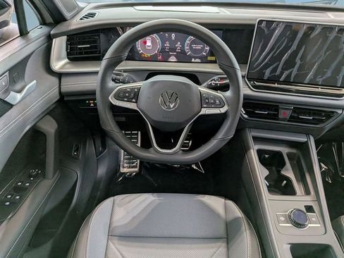 New 2026 Volkswagen Tiguan SE R-Line FWD image 16