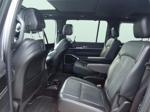 Used 2022 Jeep Wagoneer Series III w/ Premium Group I image 29