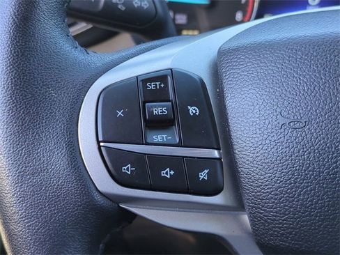 Used 2024 Ford Explorer XLT image 24