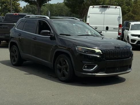 Used 2019 Jeep Cherokee Limited w/ Technology Group FWD image 6