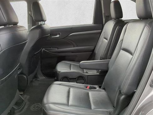 Used 2019 Toyota Highlander Limited image 17