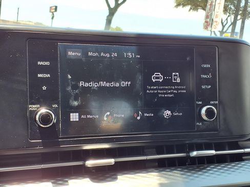 Used 2023 Kia Carnival LX FWD image 18