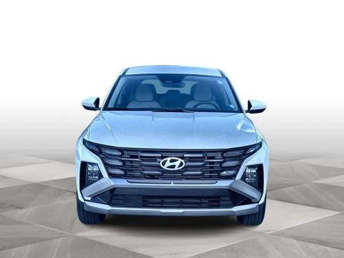 Used 2025 Hyundai Tucson SE FWD image 2