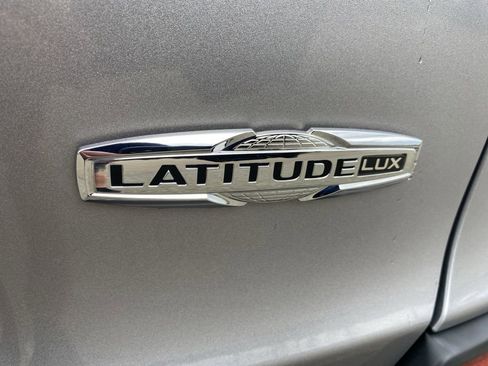 Used 2021 Jeep Cherokee Latitude Lux AWD/4WD image 15