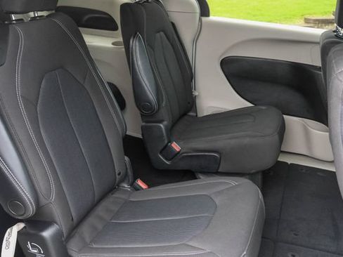 Used 2023 Chrysler Voyager LX FWD image 16