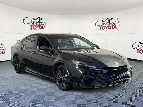Used 2025 Toyota Camry SE FWD image 3