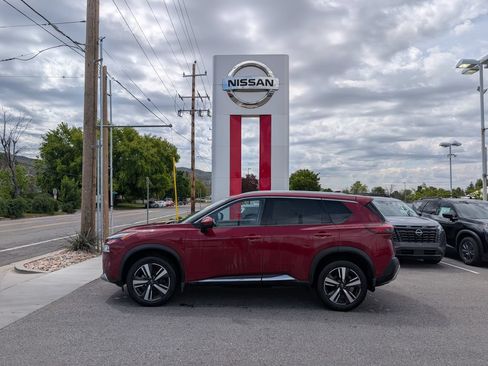 Used 2023 Nissan Rogue Platinum AWD/4WD image 1