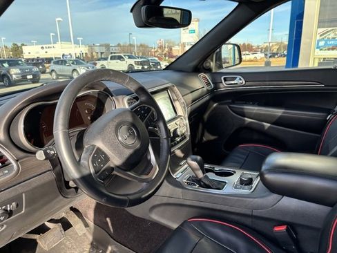 Used 2018 Jeep Grand Cherokee Limited w/ Luxury Group II image 11