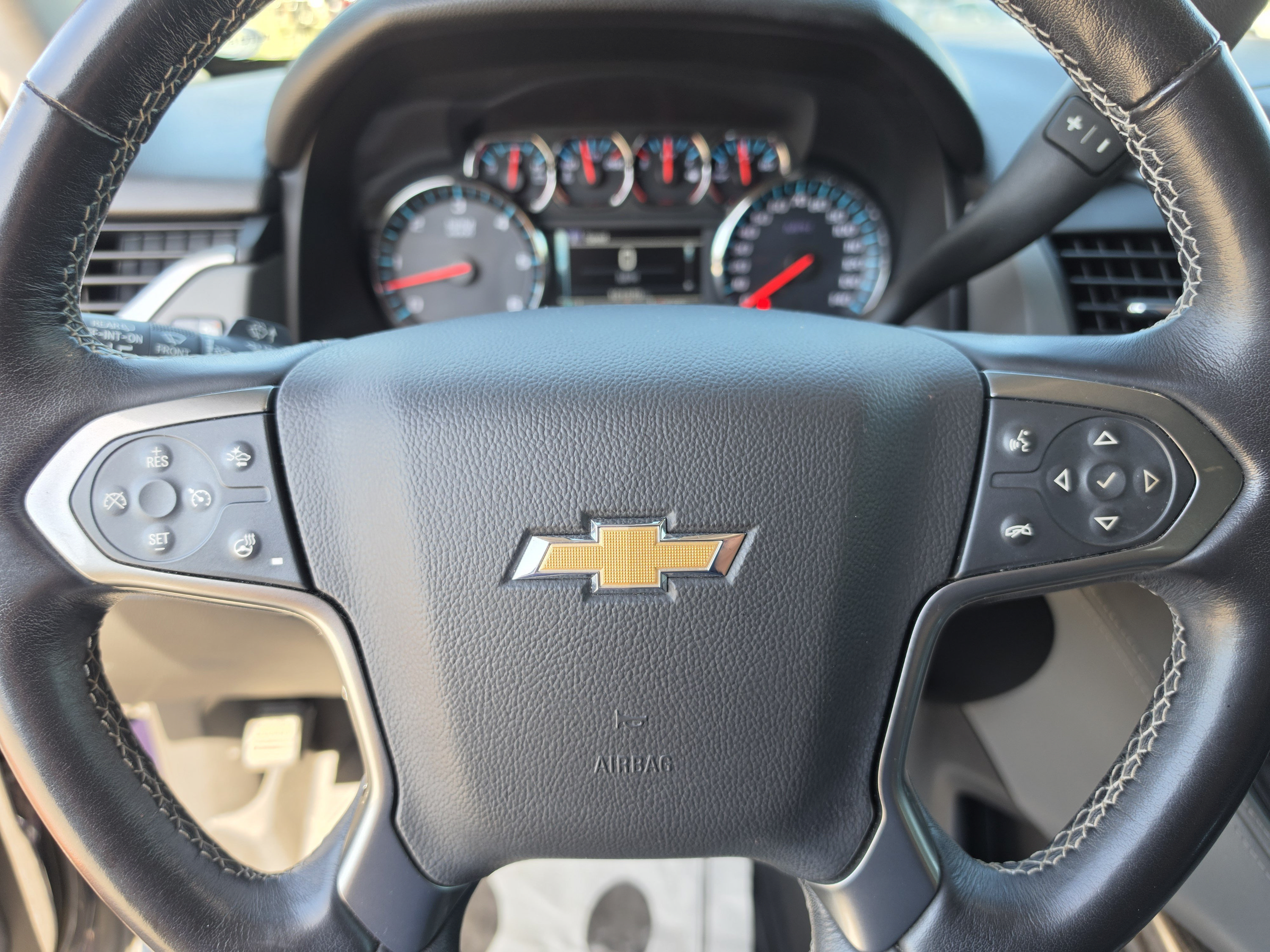 Used 2020 Chevrolet Tahoe LT w/ Luxury Package RWD image 34