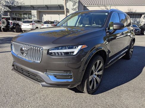 Certified 2024 Volvo XC90 T8 Plus w/ Protection Package Premier image 8