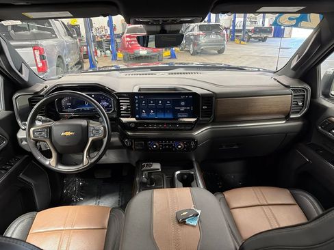 Used 2023 Chevrolet Silverado 1500 High Country w/ High Country Premium Package AWD/4WD image 15